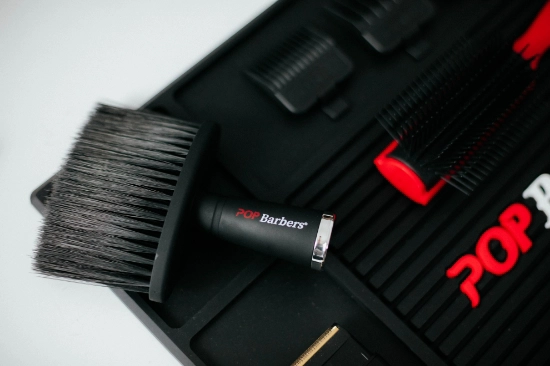 Pamatuf - POP BARBERS pentru frizerie 